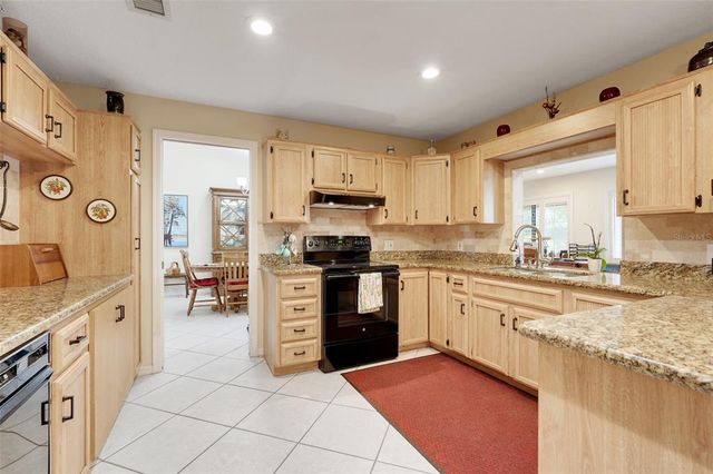 721 W LAKESHORE DRIVE, Clermont, FL 34711