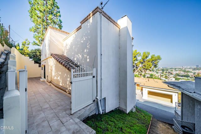 1118 Oberlin Drive, Glendale, CA 91205