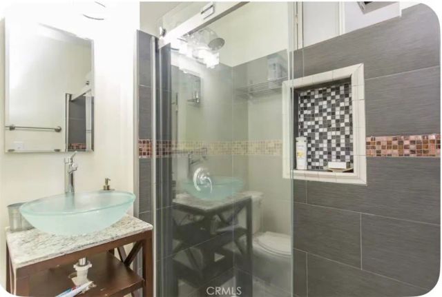 1500 S Hobart, Los Angeles, CA 90006