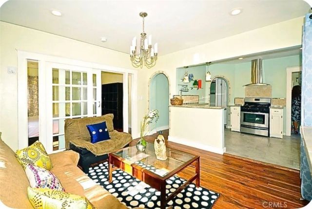 1500 S Hobart, Los Angeles, CA 90006