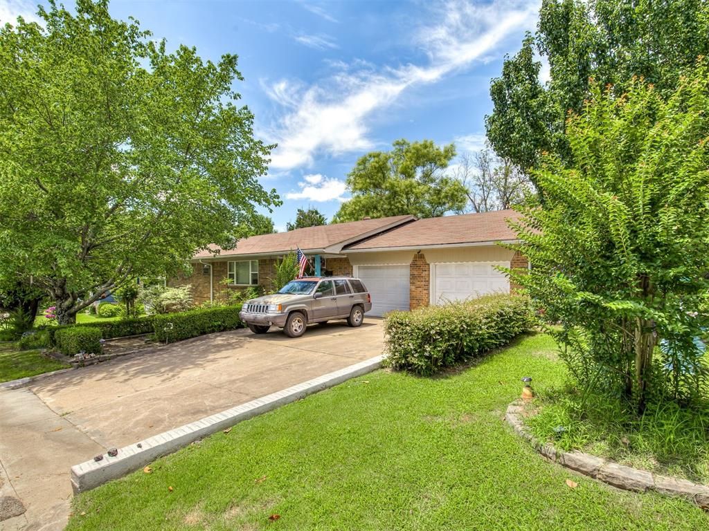 206 Lackey Drive, Eufaula, OK 74432