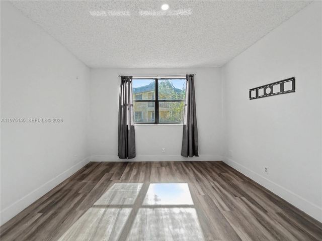 8120 Geneva Ct 453, Doral, FL 33166