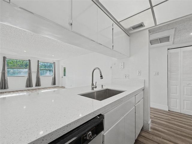 8120 Geneva Ct 453, Doral, FL 33166