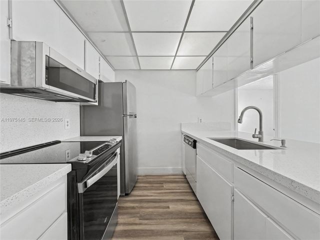 8120 Geneva Ct 453, Doral, FL 33166