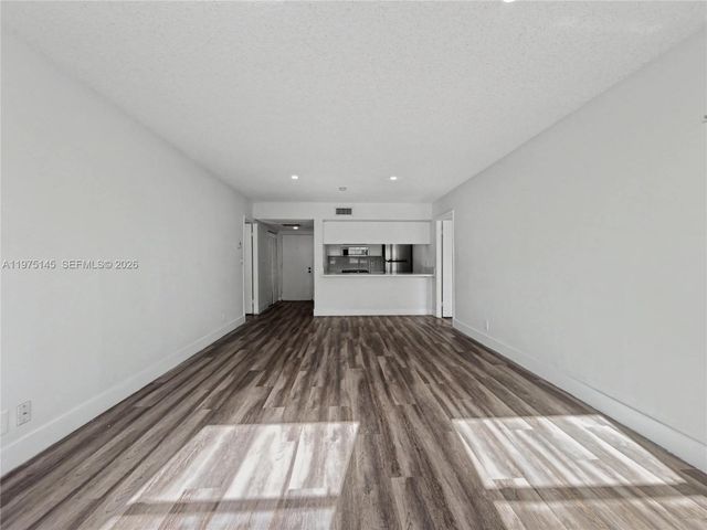 8120 Geneva Ct 453, Doral, FL 33166