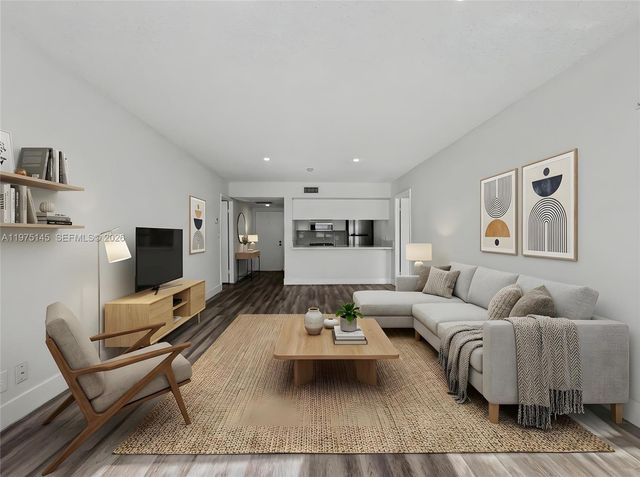 8120 Geneva Ct 453, Doral, FL 33166