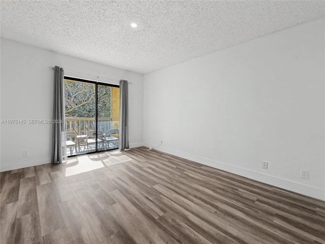 8120 Geneva Ct 453, Doral, FL 33166