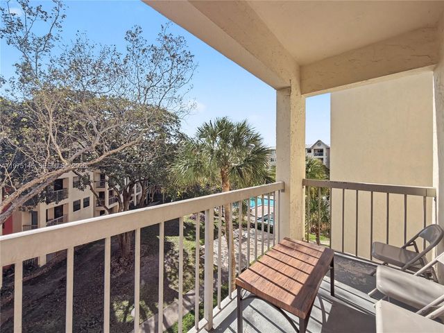 8120 Geneva Ct 453, Doral, FL 33166