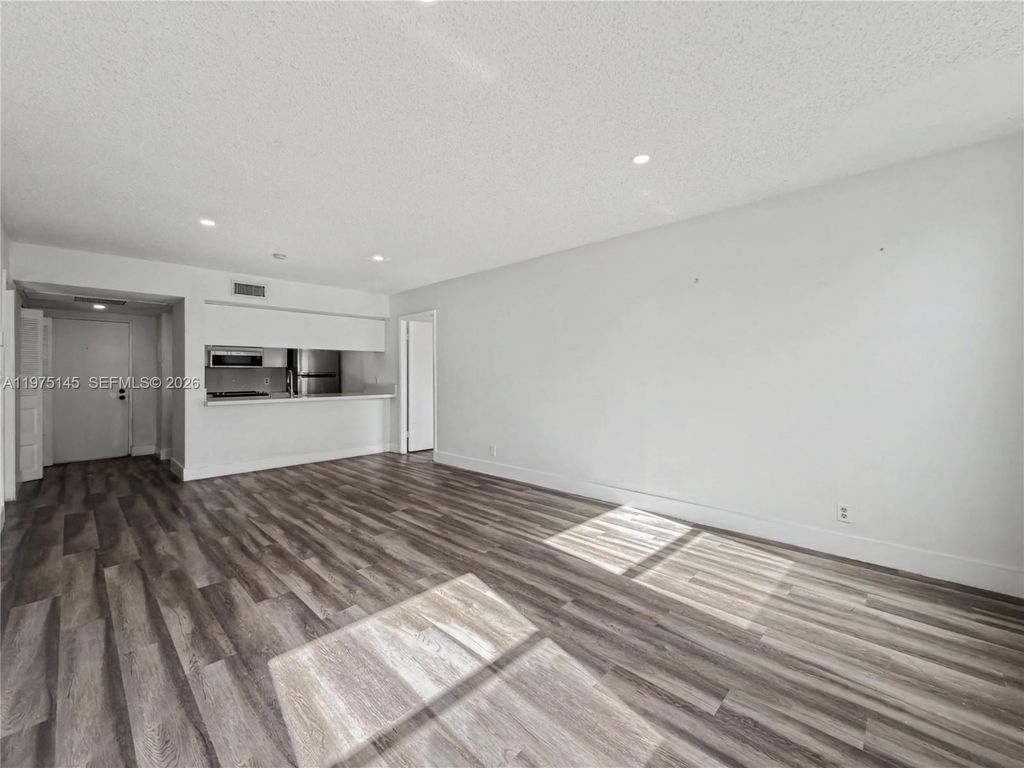 8120 Geneva Ct 453, Doral, FL 33166