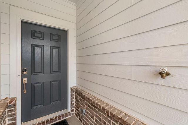 420 Point Place Drive, Loganville, GA 30052