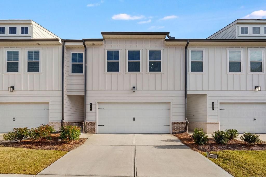 420 Point Place Drive, Loganville, GA 30052