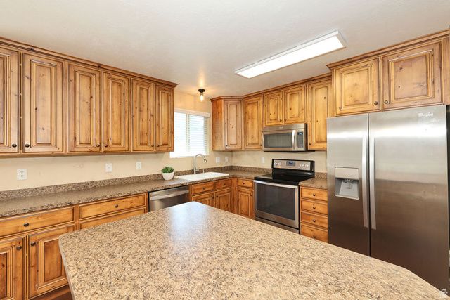 5529 S HARVEY HTS, Taylorsville, UT 84118