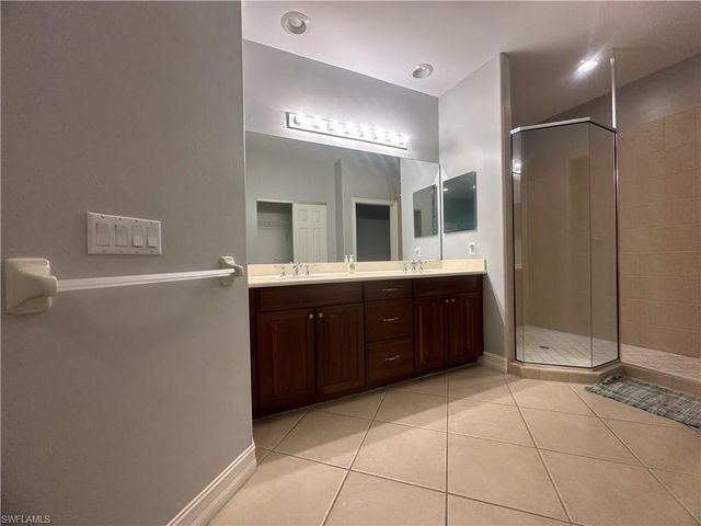 2004 Tarpon Bay DR N 201, Naples, FL 34119