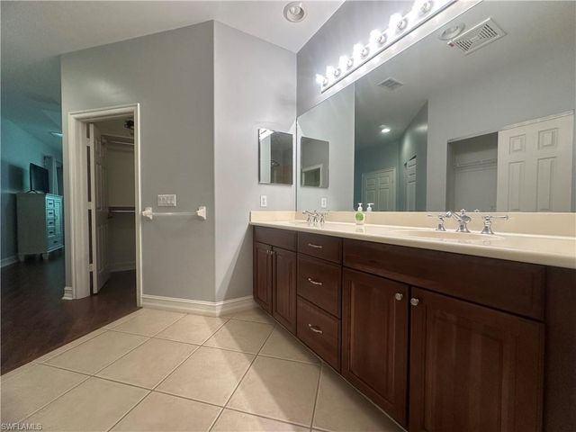 2004 Tarpon Bay DR N 201, Naples, FL 34119
