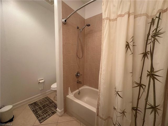 2004 Tarpon Bay DR N 201, Naples, FL 34119