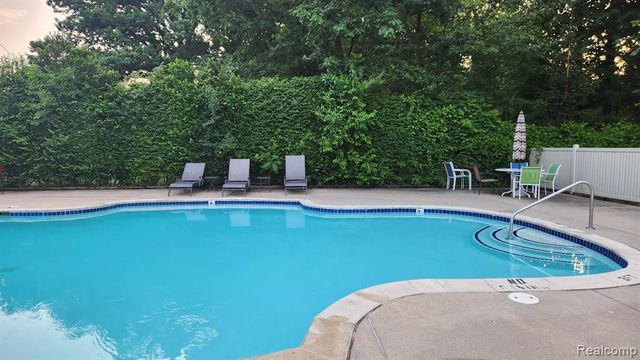 16557 Middlebelt Road 19, Livonia, MI 48154