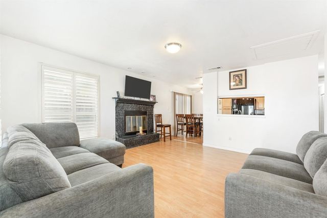 724 Santa Ana Ave, Sacramento, CA 95838
