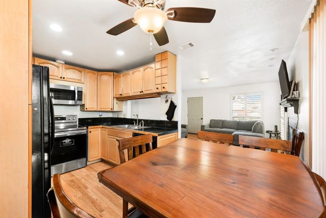 724 Santa Ana Ave, Sacramento, CA 95838