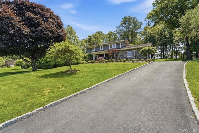 10 Foxwood Lane, Thornwood, NY 10594