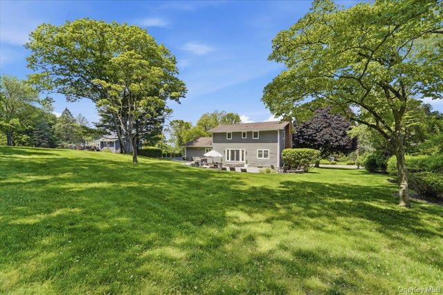 10 Foxwood Lane, Thornwood, NY 10594