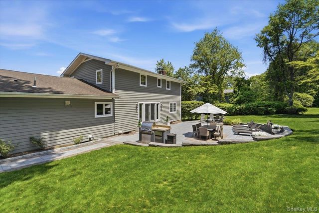 10 Foxwood Lane, Thornwood, NY 10594