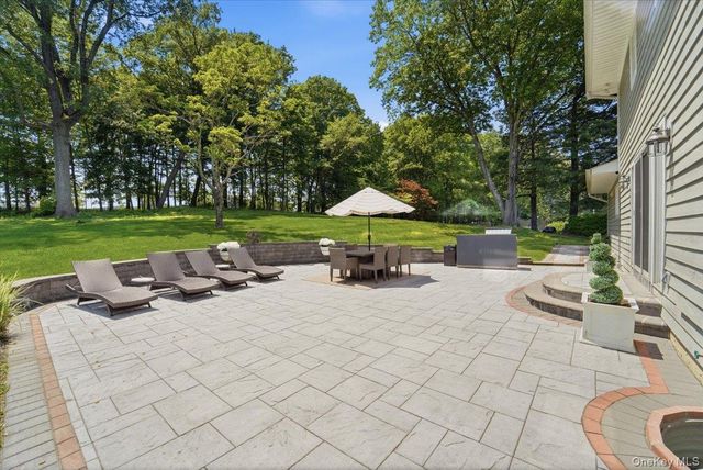 10 Foxwood Lane, Thornwood, NY 10594