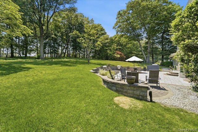 10 Foxwood Lane, Thornwood, NY 10594