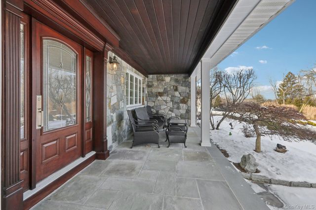 10 Foxwood Lane, Thornwood, NY 10594