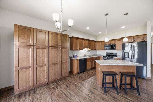329 Windflower Ln, Solon, IA 52333