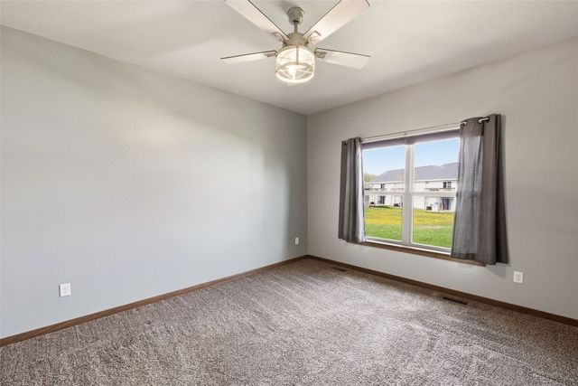 329 Windflower Ln, Solon, IA 52333