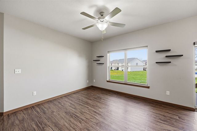 329 Windflower Ln, Solon, IA 52333