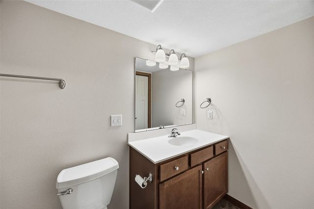 329 Windflower Ln, Solon, IA 52333