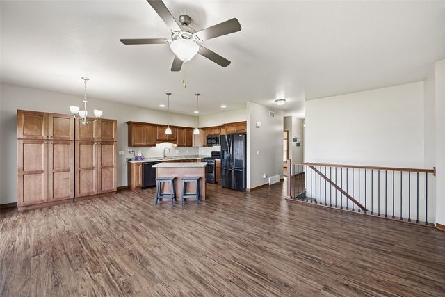 329 Windflower Ln, Solon, IA 52333