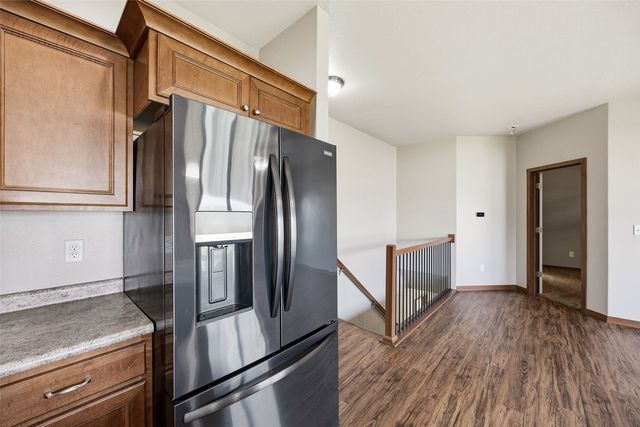 329 Windflower Ln, Solon, IA 52333