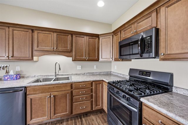 329 Windflower Ln, Solon, IA 52333