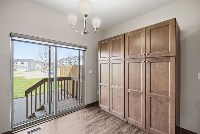 329 Windflower Ln, Solon, IA 52333