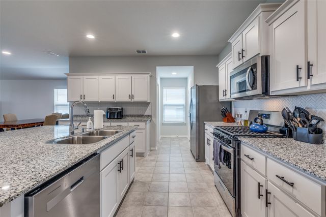 604 Whitecomb Lane, Justin, TX 76247