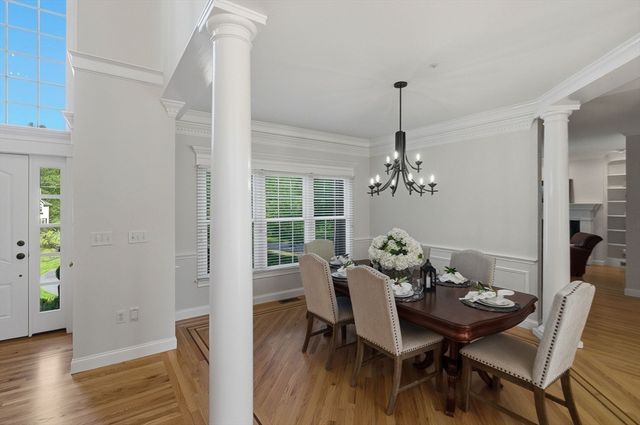 72 Sterling Ln, North Andover, MA 01845