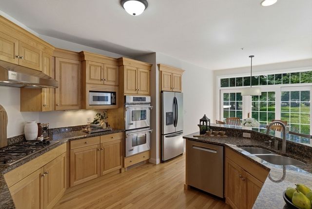 72 Sterling Ln, North Andover, MA 01845