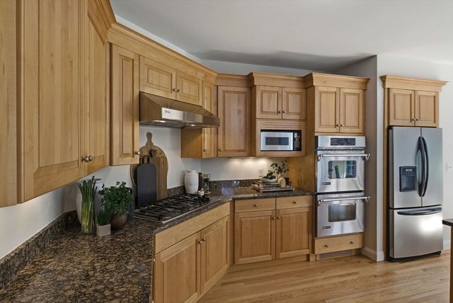 72 Sterling Ln, North Andover, MA 01845