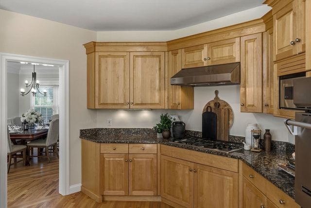 72 Sterling Ln, North Andover, MA 01845