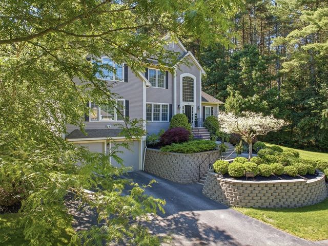 72 Sterling Ln, North Andover, MA 01845
