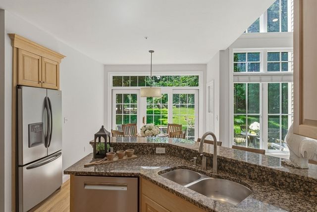 72 Sterling Ln, North Andover, MA 01845