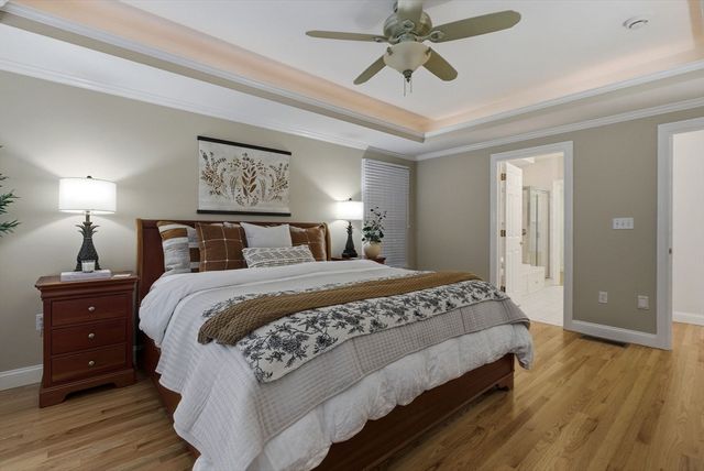 72 Sterling Ln, North Andover, MA 01845