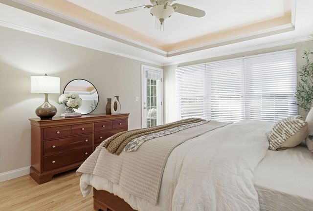 72 Sterling Ln, North Andover, MA 01845