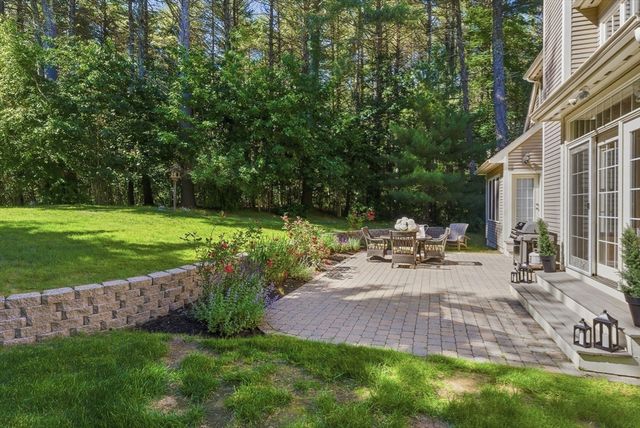 72 Sterling Ln, North Andover, MA 01845