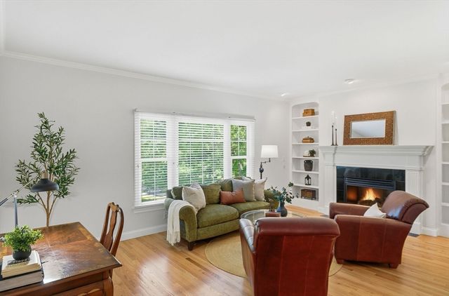 72 Sterling Ln, North Andover, MA 01845