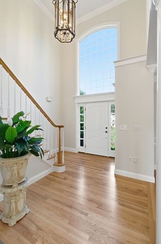 72 Sterling Ln, North Andover, MA 01845