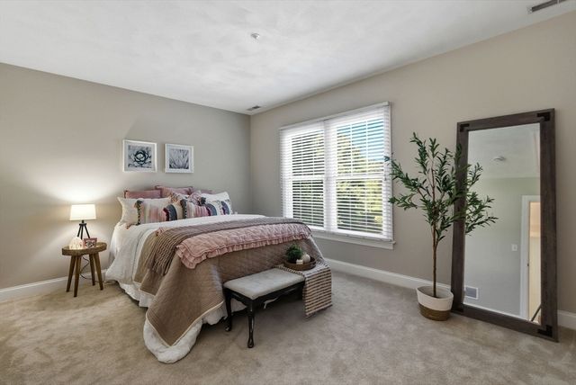 72 Sterling Ln, North Andover, MA 01845