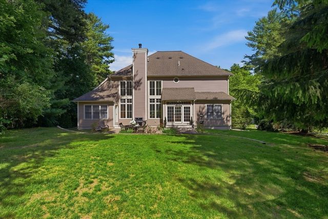 72 Sterling Ln, North Andover, MA 01845